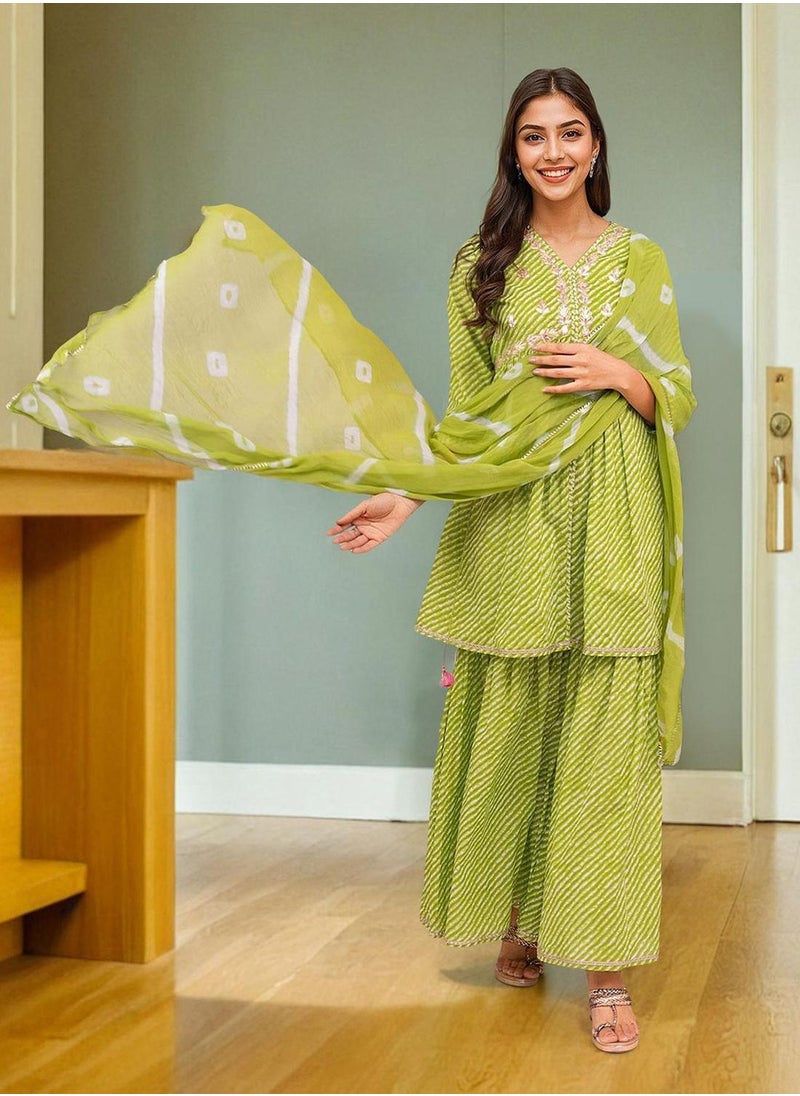 Regular Fit Three-Quarter Sleeve Printed Green Cotton Woven Kurta Set For Women Flat Collar Perfect For Wedding And Engagement Pull On Closure