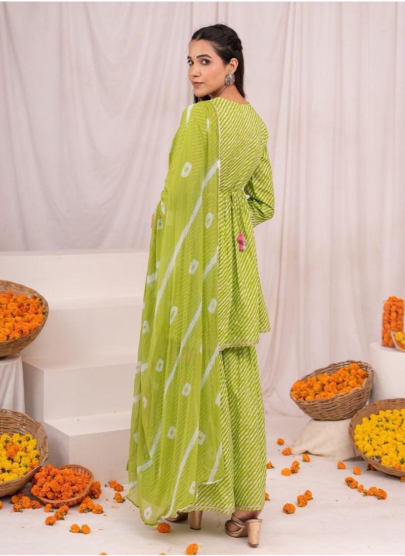 Regular Fit Three-Quarter Sleeve Printed Green Cotton Woven Kurta Set For Women Flat Collar Perfect For Wedding And Engagement Pull On Closure