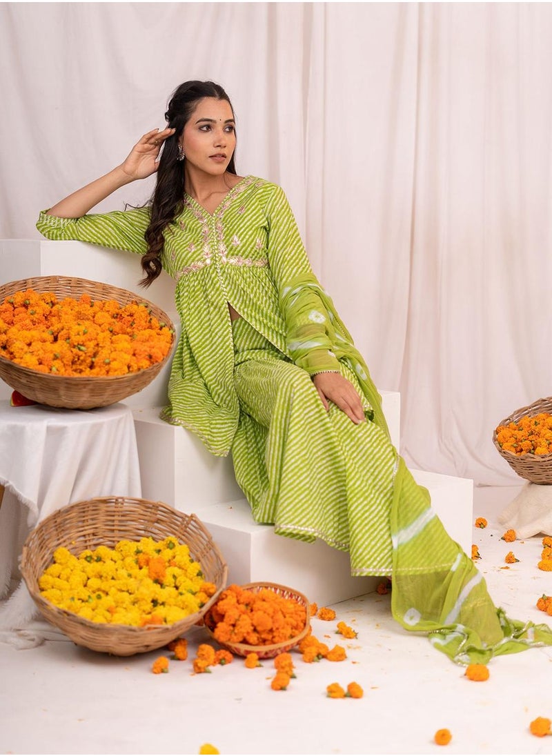 Regular Fit Three-Quarter Sleeve Printed Green Cotton Woven Kurta Set For Women Flat Collar Perfect For Wedding And Engagement Pull On Closure