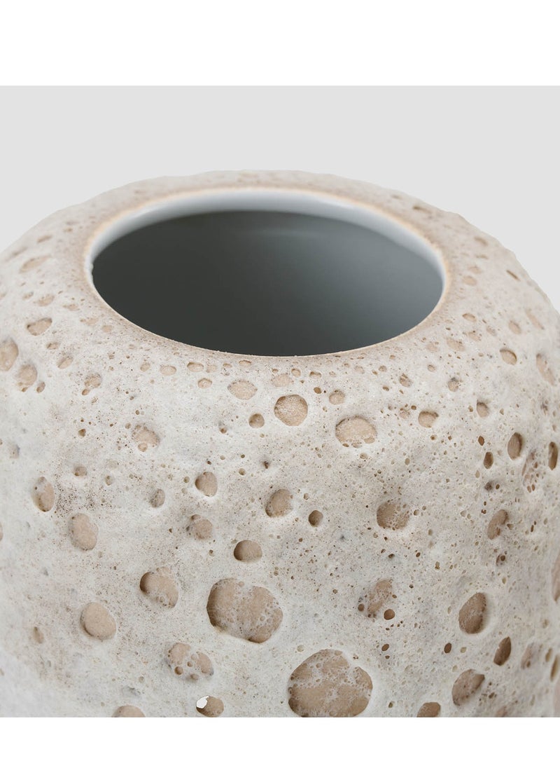 Noam Ceramic Vase In Dotted Design