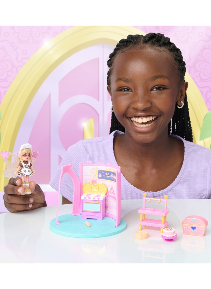 Royale High Mini Playset 3-Inches, Assorted 1 Piece (Style & Color May Vary) | Exclusive Virtual Item Code Included | Collectable Figure | Fashion Doll | For Fans, Gamers & Collectors! | Official Licensed Product