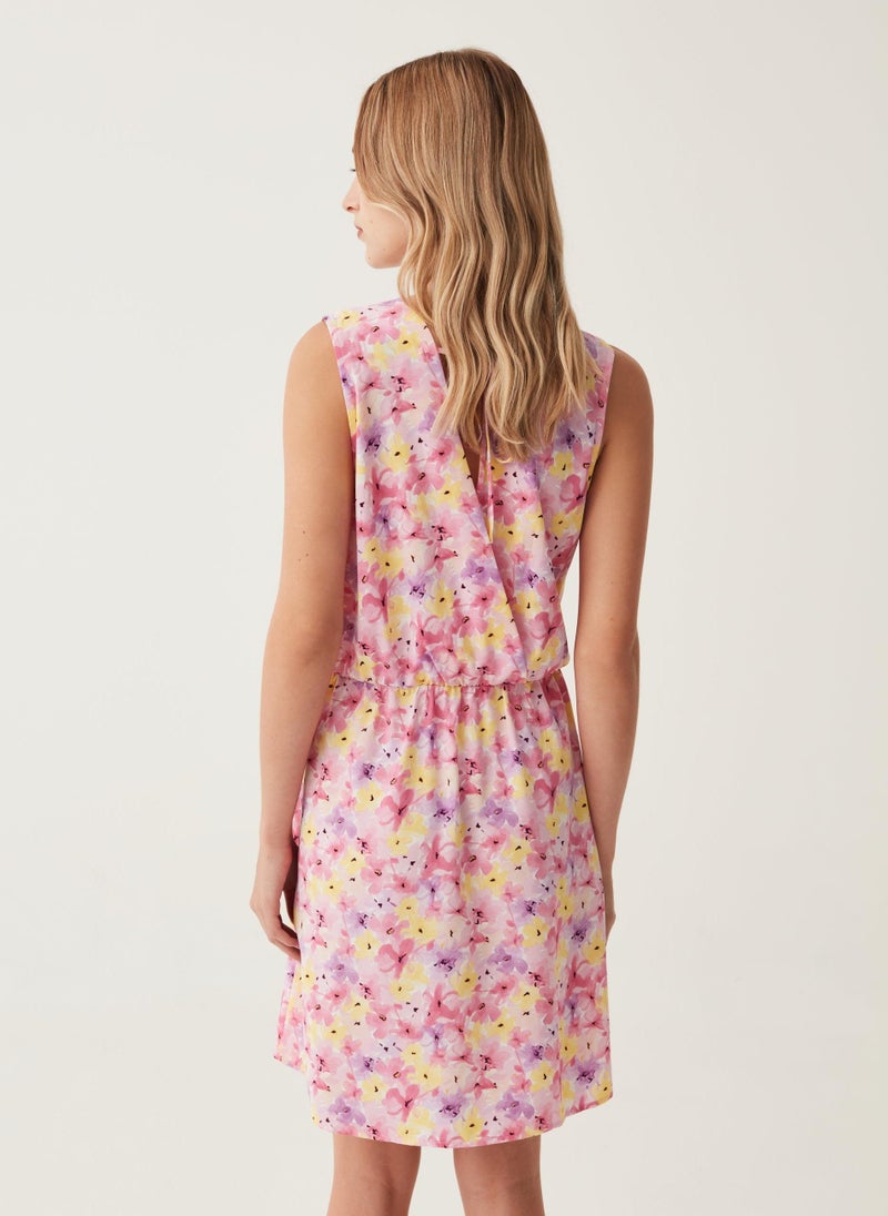 Short sleeveless patterned dress