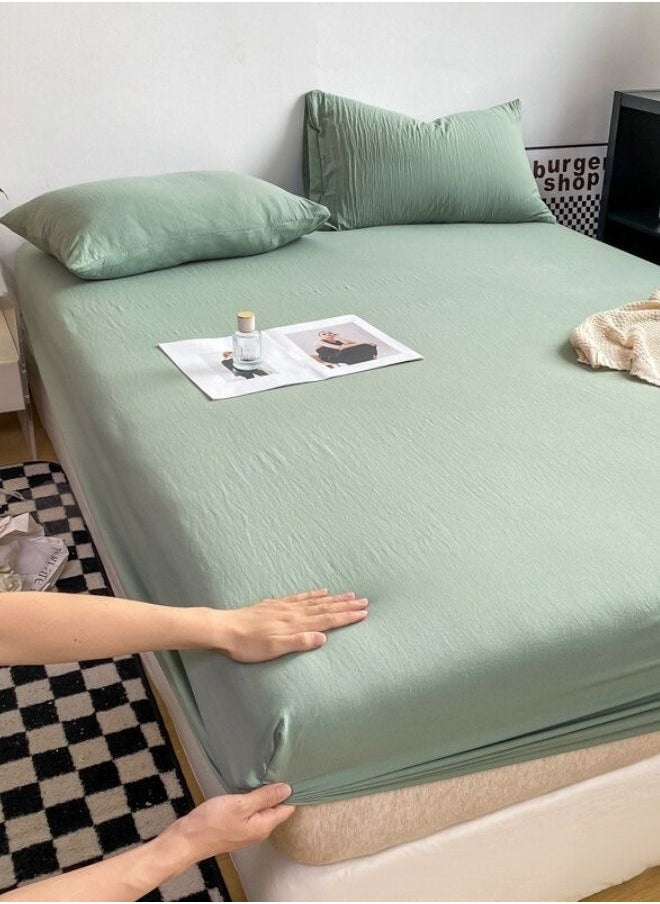 3-Piece Set: Includes a king-size fitted bedsheet and two pillowcases, washable cotton in a light green color.