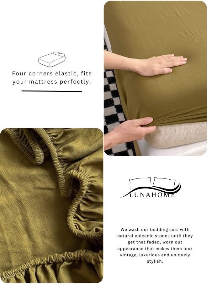 3-Piece Set: Includes a king-size fitted bedsheet and two pillowcases, washable cotton in a green color.