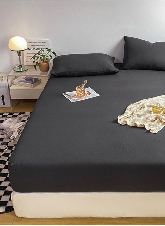 3-Piece Set: queen-size fitted bedsheet and two pillowcases, washable cotton in a black color.