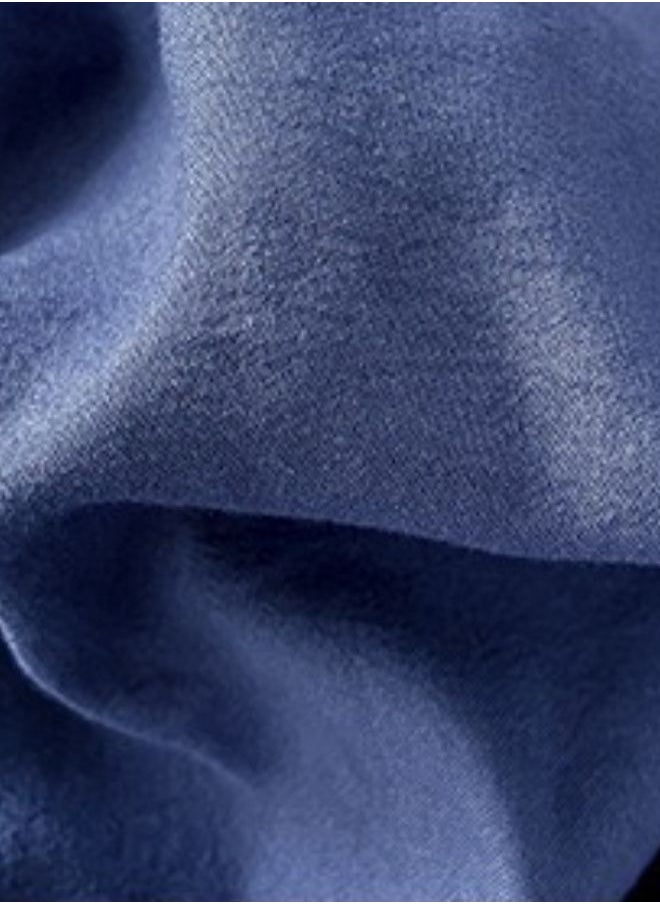 3-Piece Set: queen-size fitted bedsheet and two pillowcases, washable cotton in a Blue color.