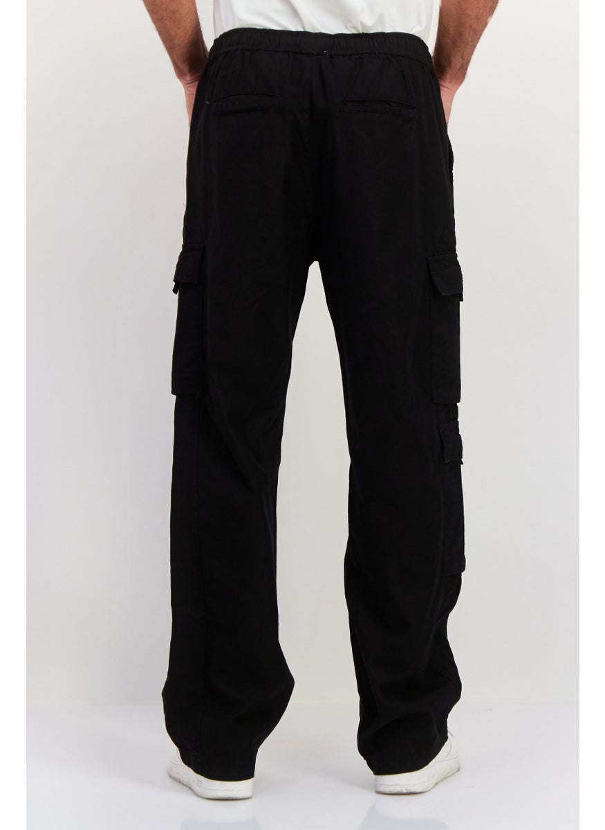 Men Regular Fit Plain Cargo Pants, Black