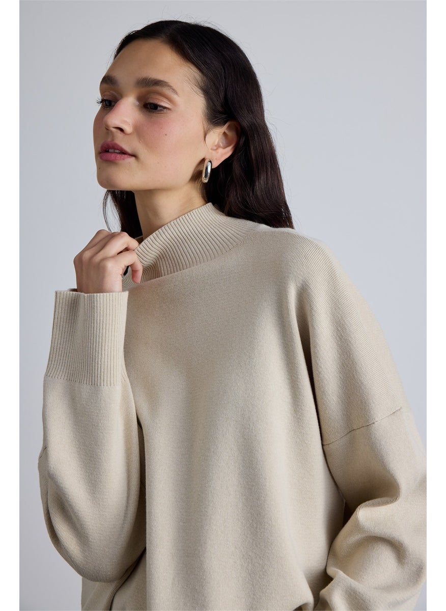 Oversize High Neck Sweater Beige