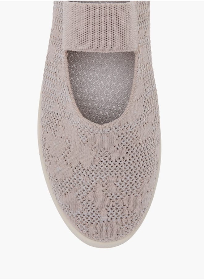 Women Textured Flyknit Shoes with Elasticated Strap