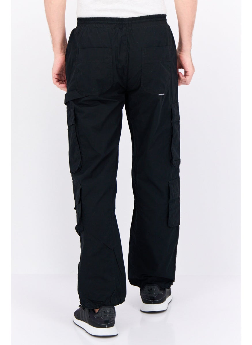 Men Regular Fit Plain Cargo Pants, Black