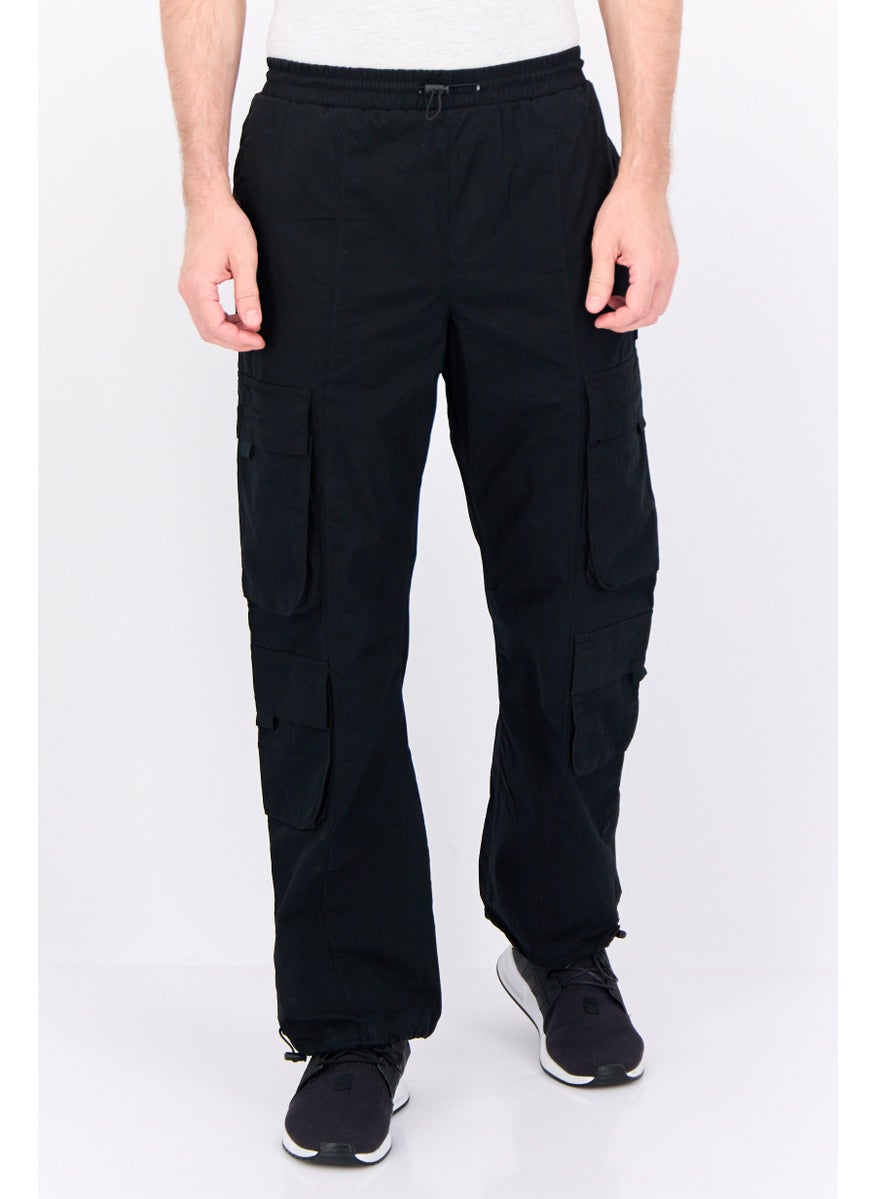 Men Regular Fit Plain Cargo Pants, Black