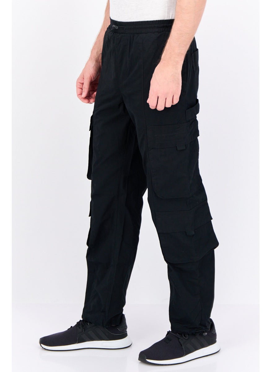 Men Regular Fit Plain Cargo Pants, Black