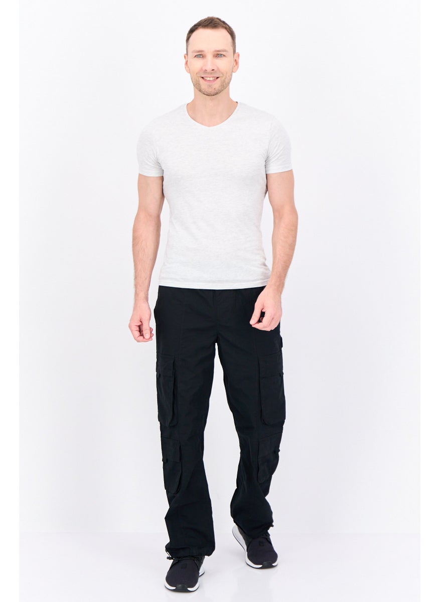 Men Regular Fit Plain Cargo Pants, Black