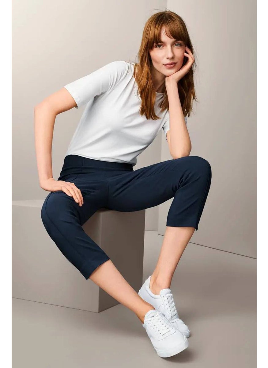 Women Plain Pull On Capri Pants, Navy