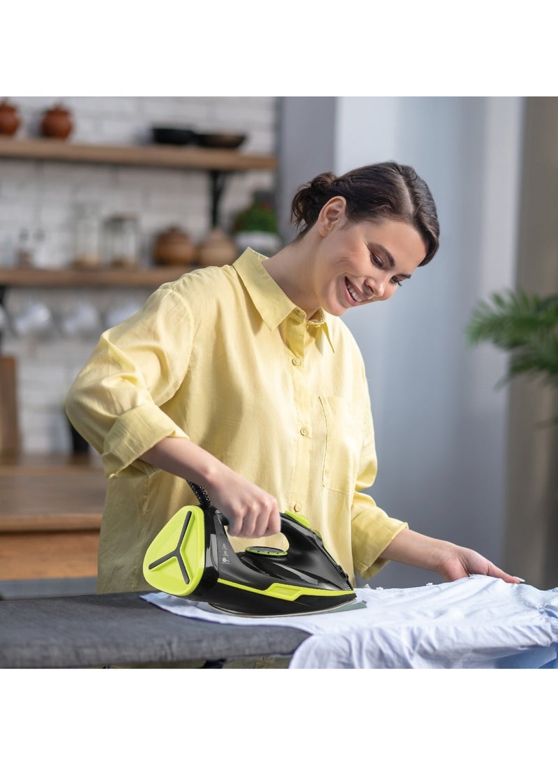 Essential Care Steam Iron 2200W with Powerful Burst Steam Function and 450mL Capacity / Overheat Protection / Spray & Steam Function / 360 Degree Swivel Cord / Temperature Control Knob / Auto-Off Function - Black & Green