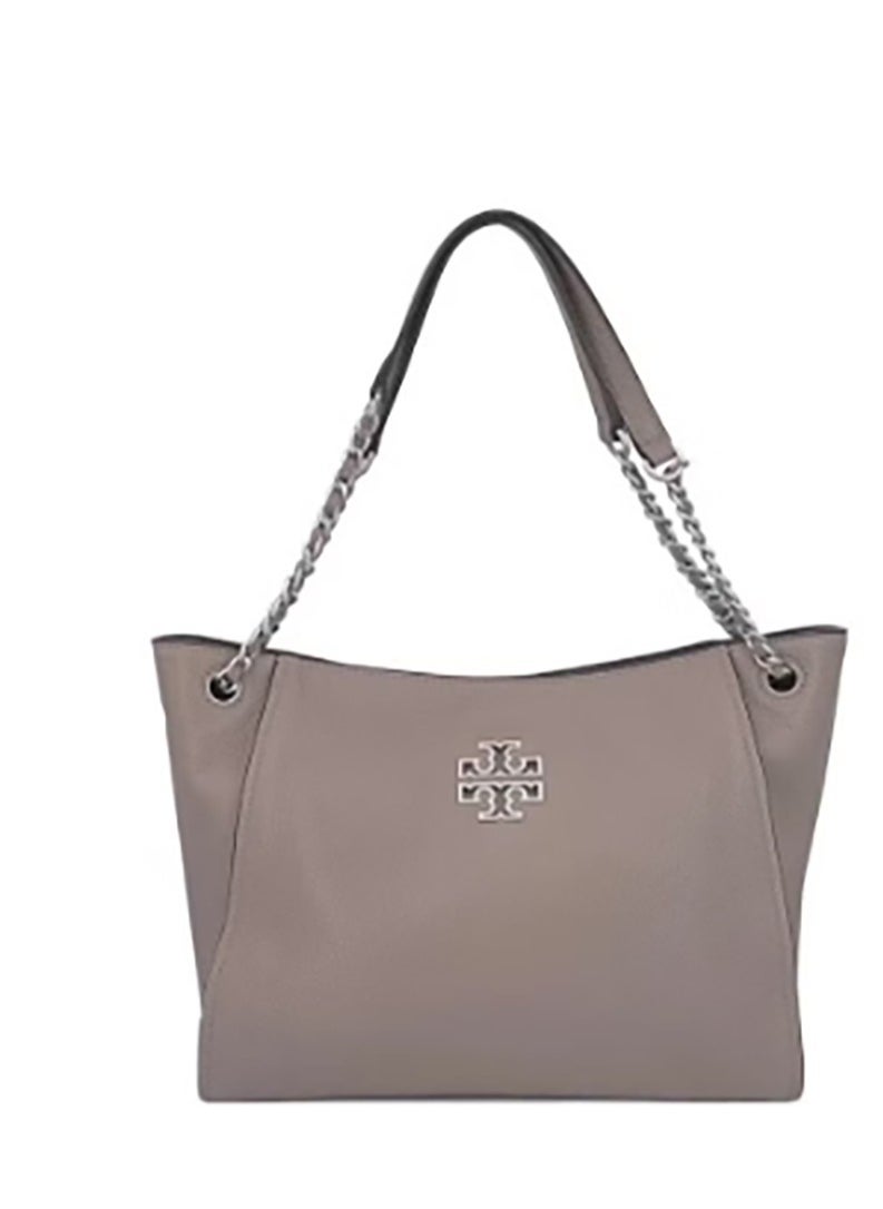 The Tory Burch Britten tote, made of cowhide, features a simple yet fashionable design. With a large capacity, it's perfect for commuters and can be carried as either a handbag or a shoulder bag.