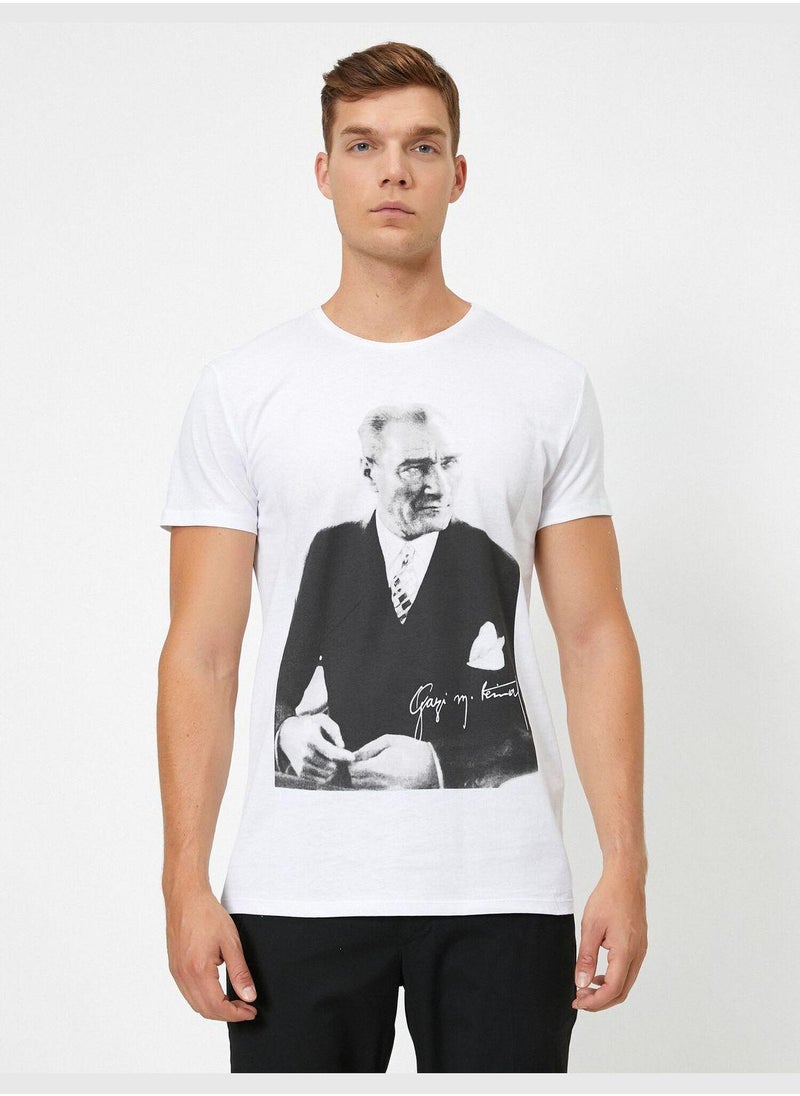 Atatürk Printed Short Sleeve T-Shirt