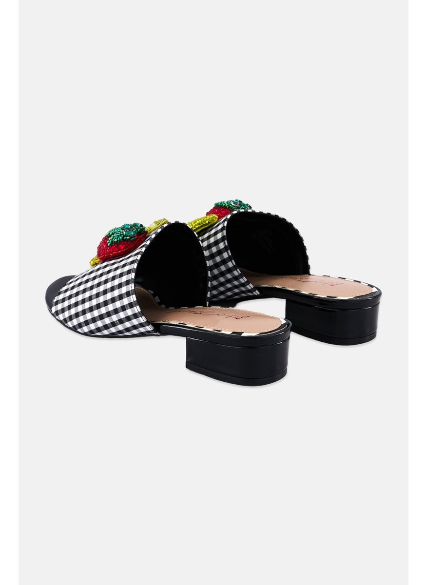 Women Medium Lindyy Slip On Sandals, Black