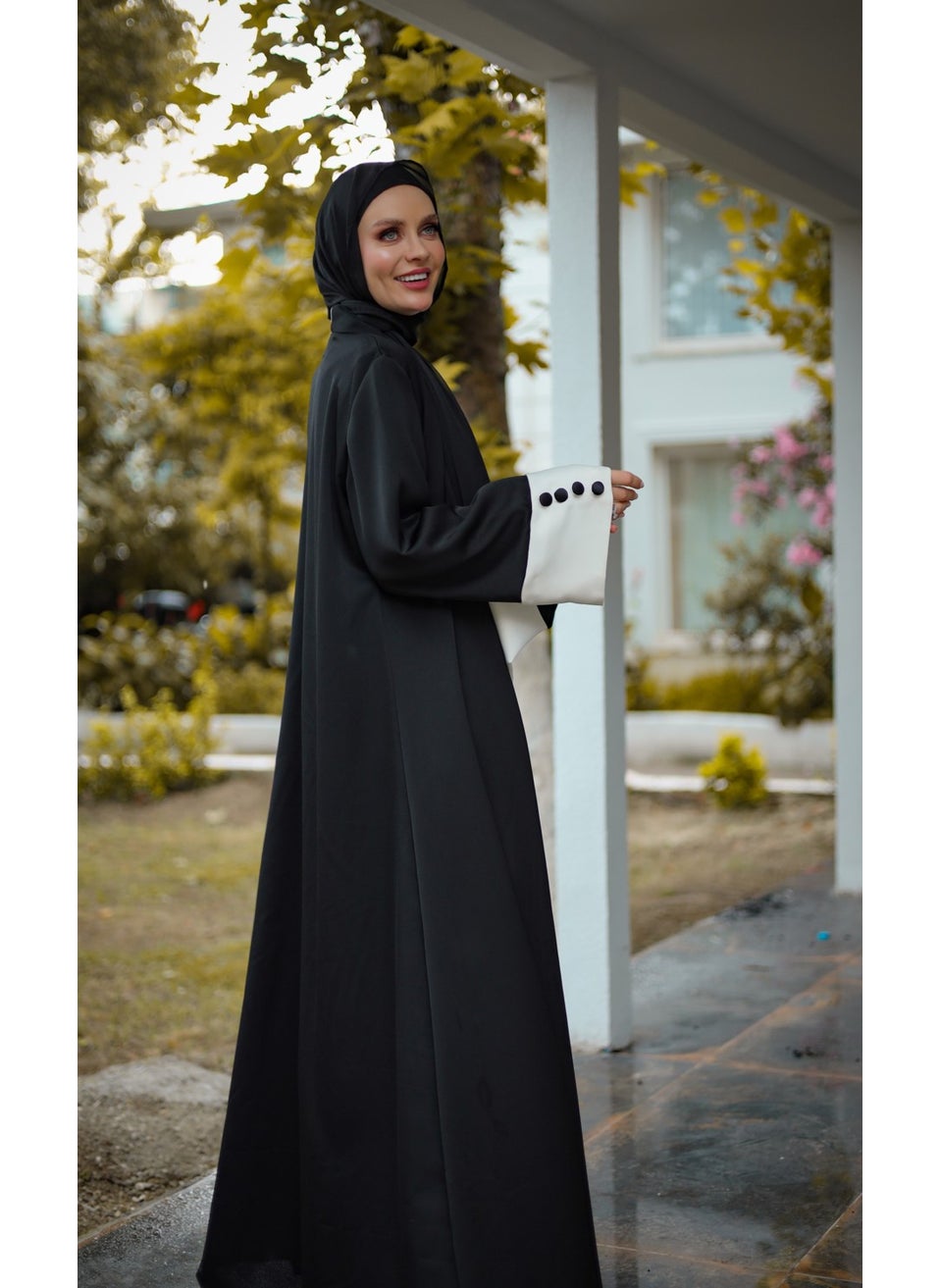Wonderful Wear Black and White Colors Abaya
