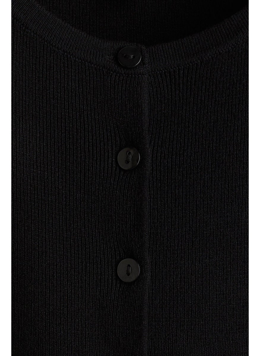 Short-Sleeved Fine-Knit Cardigan