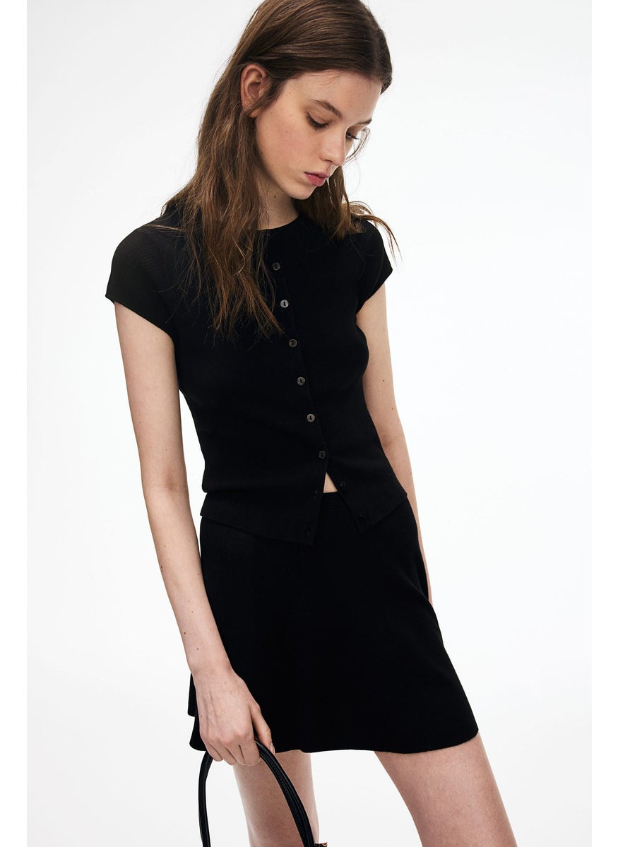Short-Sleeved Fine-Knit Cardigan