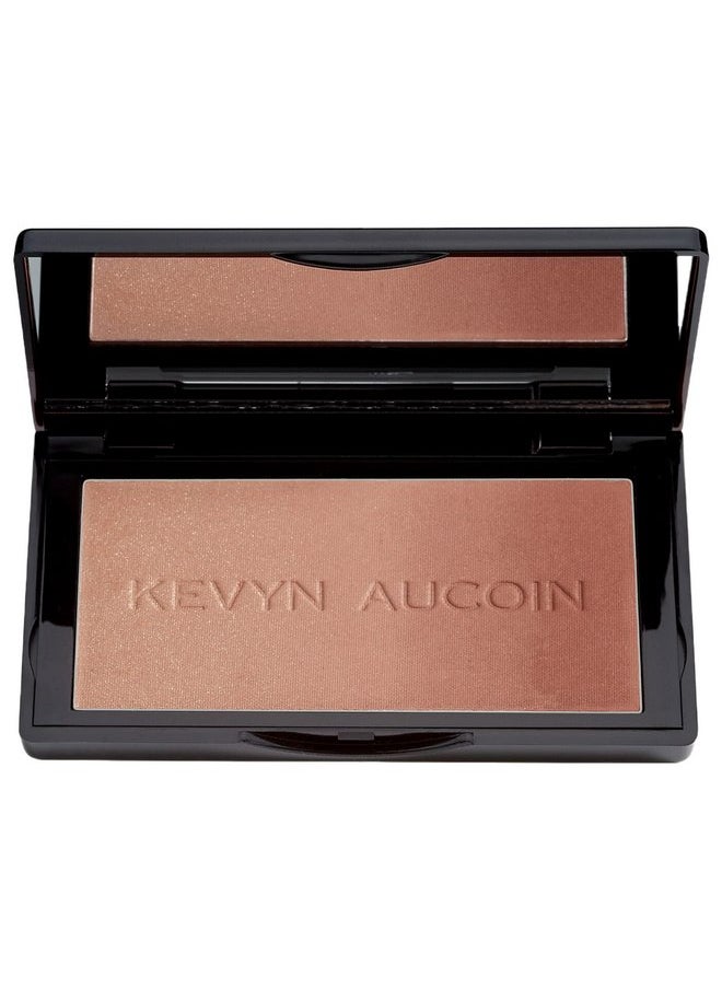 Kevyn Aucoin The Neo-Bronzer, Sundown Deep: 3 in 1 makeup palette. Highlighter, blush & bronzer in one smooth gradient makeup compact. Shimmer & matte in light, medium & deep. Sun-kissed to bronzed.
