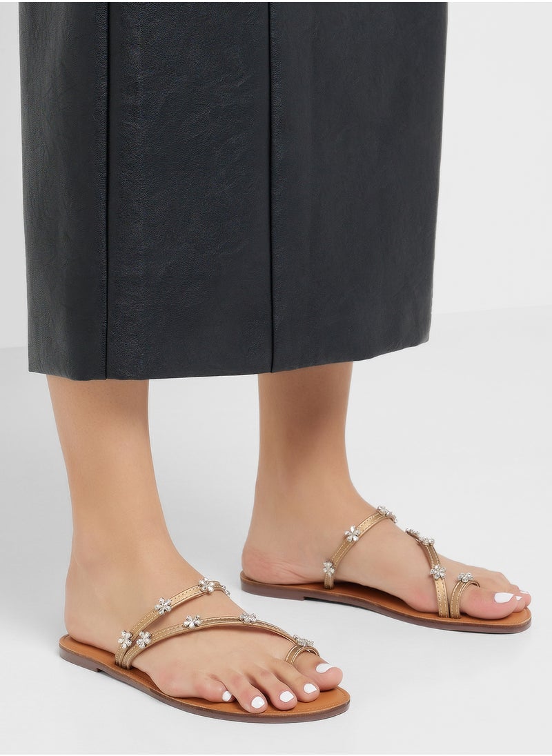 Toe Post Detail Flat Sandal With Floral Diamante