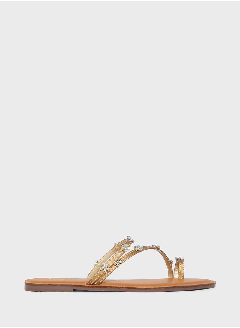 Toe Post Detail Flat Sandal With Floral Diamante
