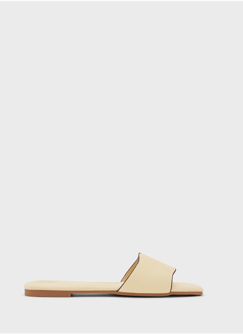 Scallop Design Flat Sandal