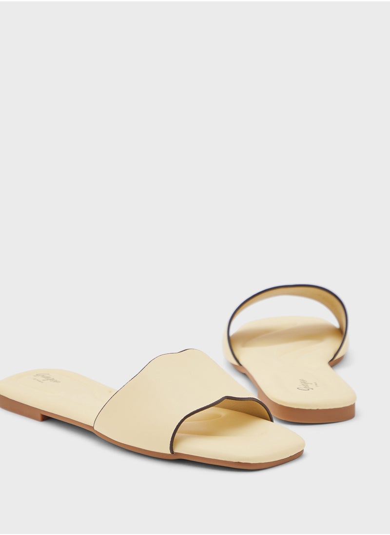Scallop Design Flat Sandal