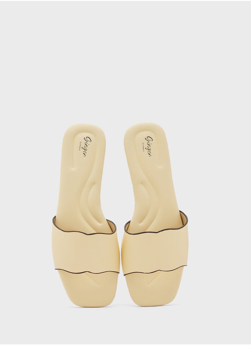 Scallop Design Flat Sandal