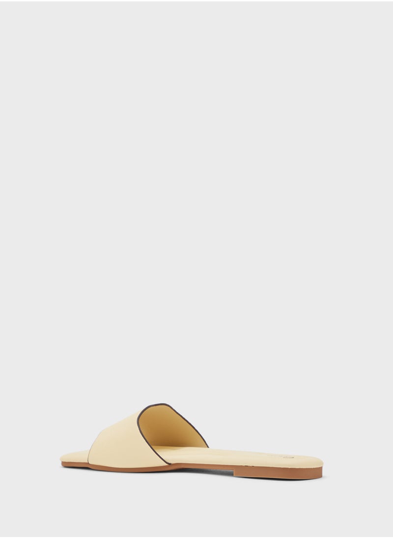 Scallop Design Flat Sandal
