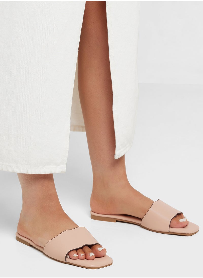 Scallop Design Flat Sandal