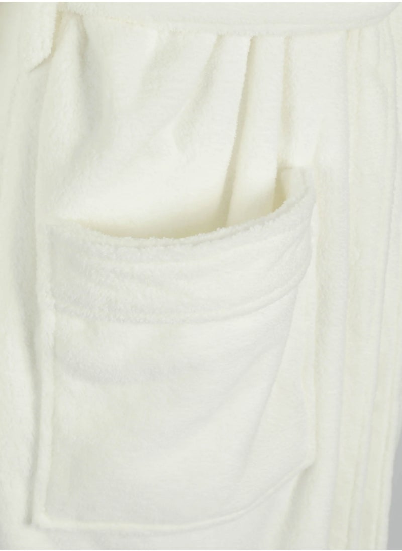 Luxury Bathrobes & Loungewear - Ultra-Soft & Stylish Comfort - Chic White Adult Bathrobe - High Water Absorption, Ultra-Soft, Lightweight, and Made from Finest Coral Fleece - Stylish Design with Wide Sleeves and Long Length for Maximum Comfort