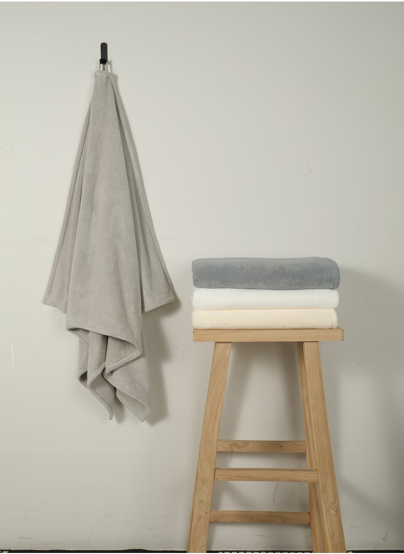 Light Grey Large Bath Towel - Ultra-Soft Coral Fleece, High Water Absorption, Lightweight, and Gentle on Sensitive Skin - Quick-Dry and Durable for Everyday Use