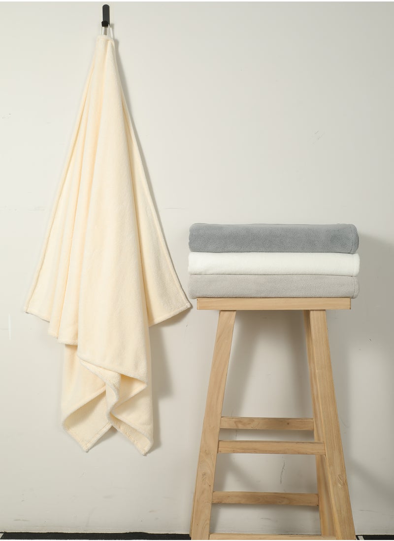 Oatmeal Medium Bath Towel - Ultra-Soft Coral Fleece, High Water Absorption, Lightweight, and Gentle on Sensitive Skin - Quick-Dry and Durable for Everyday Use