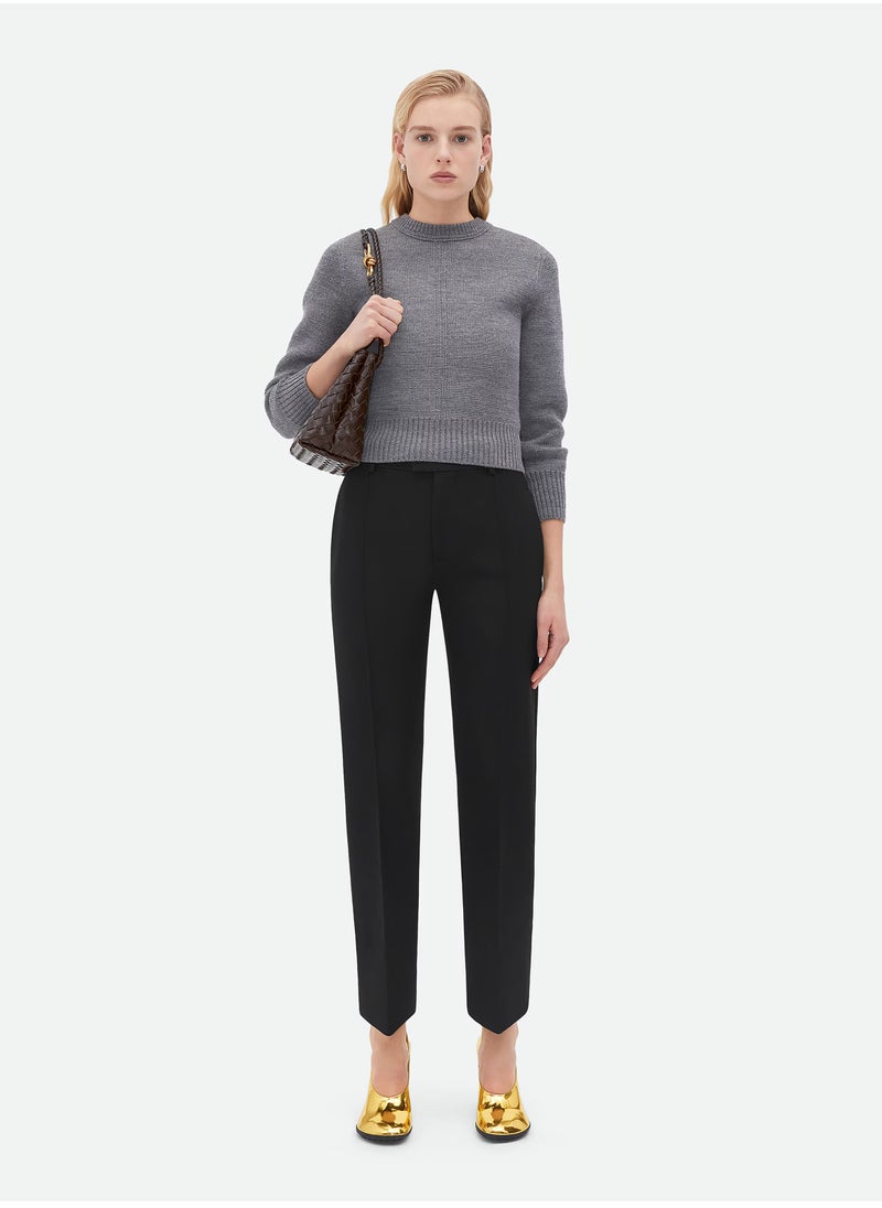 VENETA Andiamo Top handle bag leather bag with signature knot detail and sliding cross-body strap.