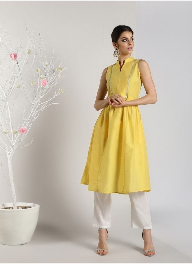 Abhishti Cotton Silk Cropped Pants
