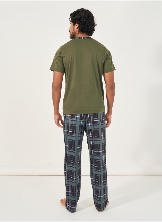 Contrast Placket Henley Neck T-Shirt & Checkered Pyjama Set
