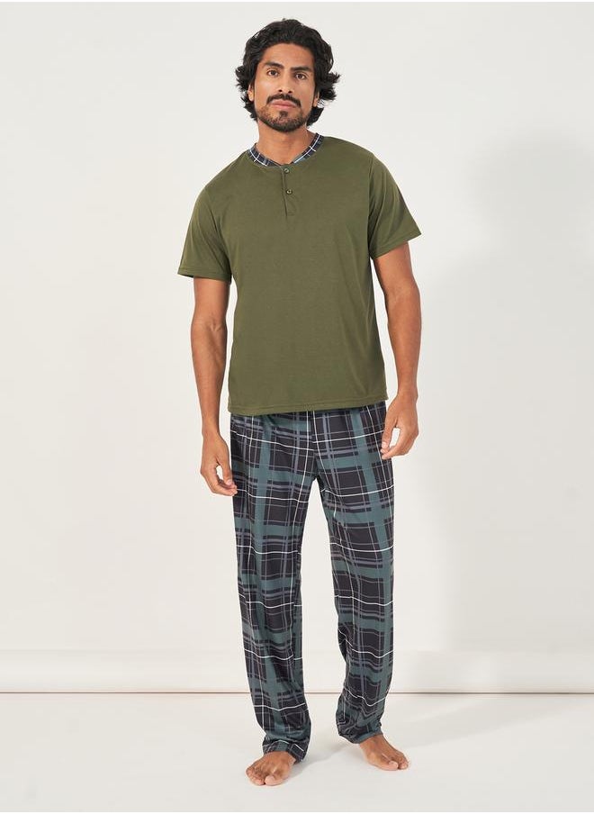 Contrast Placket Henley Neck T-Shirt & Checkered Pyjama Set