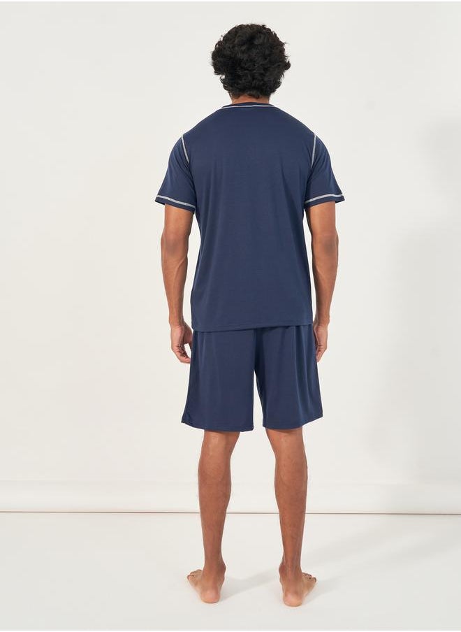 Styli Contrast Stitch Henley Neck T-Shirt and Shorts Set