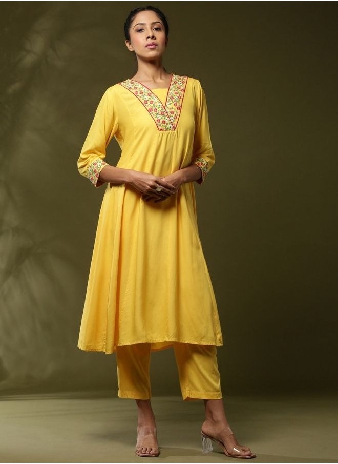 Floral yoke embroidered 3pc kurta set- yellow