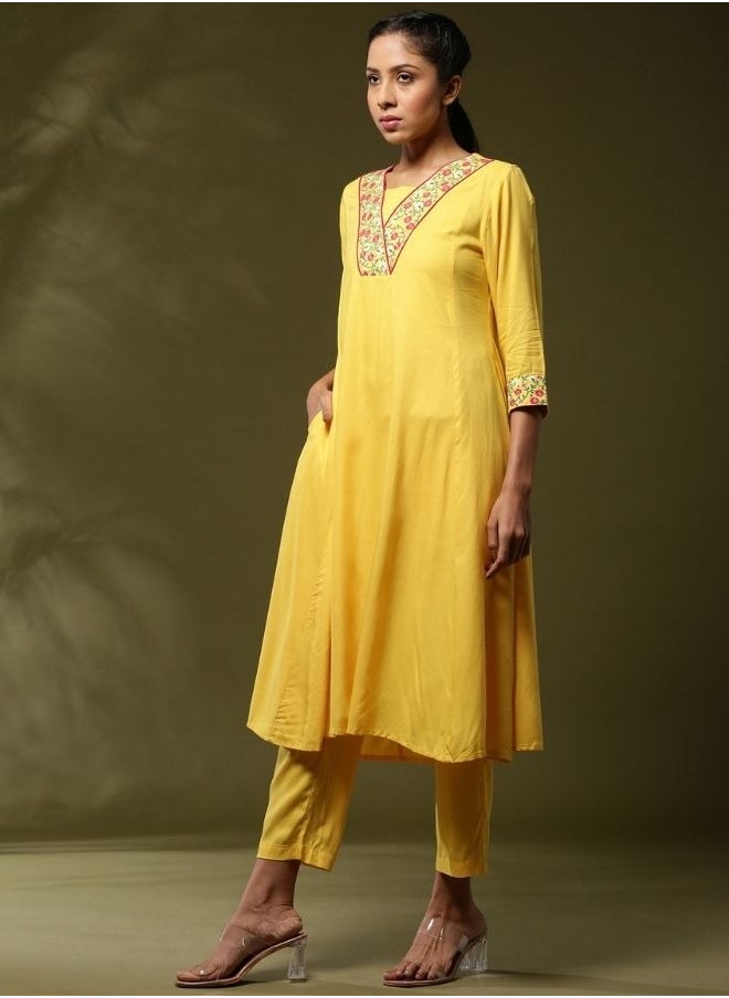 Floral yoke embroidered 3pc kurta set- yellow