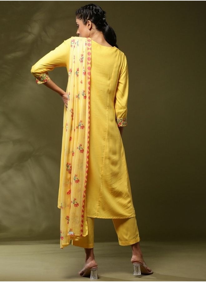 Floral yoke embroidered 3pc kurta set- yellow