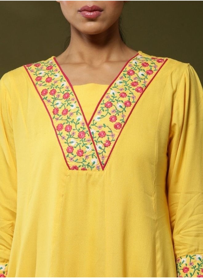 Floral yoke embroidered 3pc kurta set- yellow