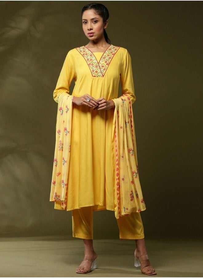 Floral yoke embroidered 3pc kurta set- yellow