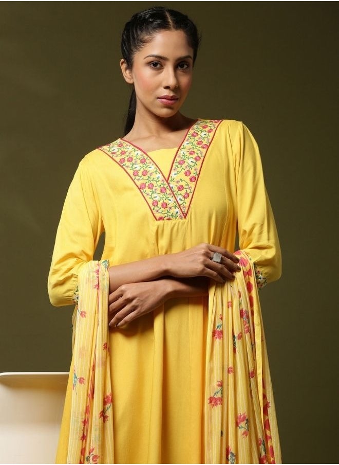 Floral yoke embroidered 3pc kurta set- yellow