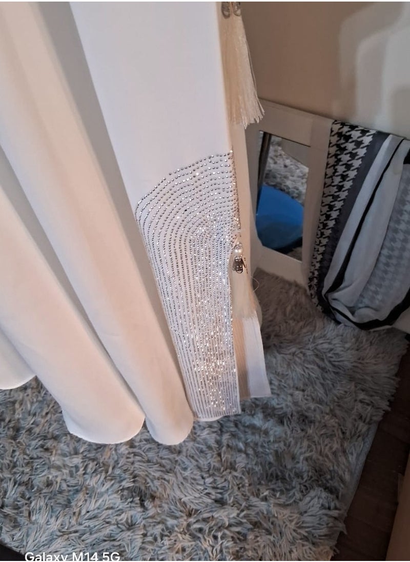 Queen's Famous White Abaya