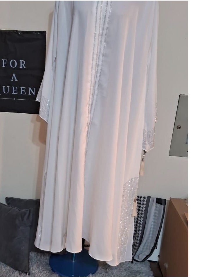 Queen's Famous White Abaya