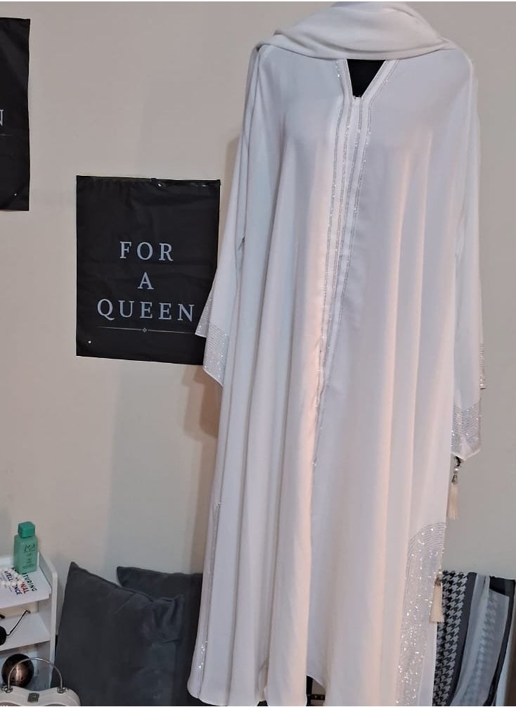 Queen's Famous White Abaya